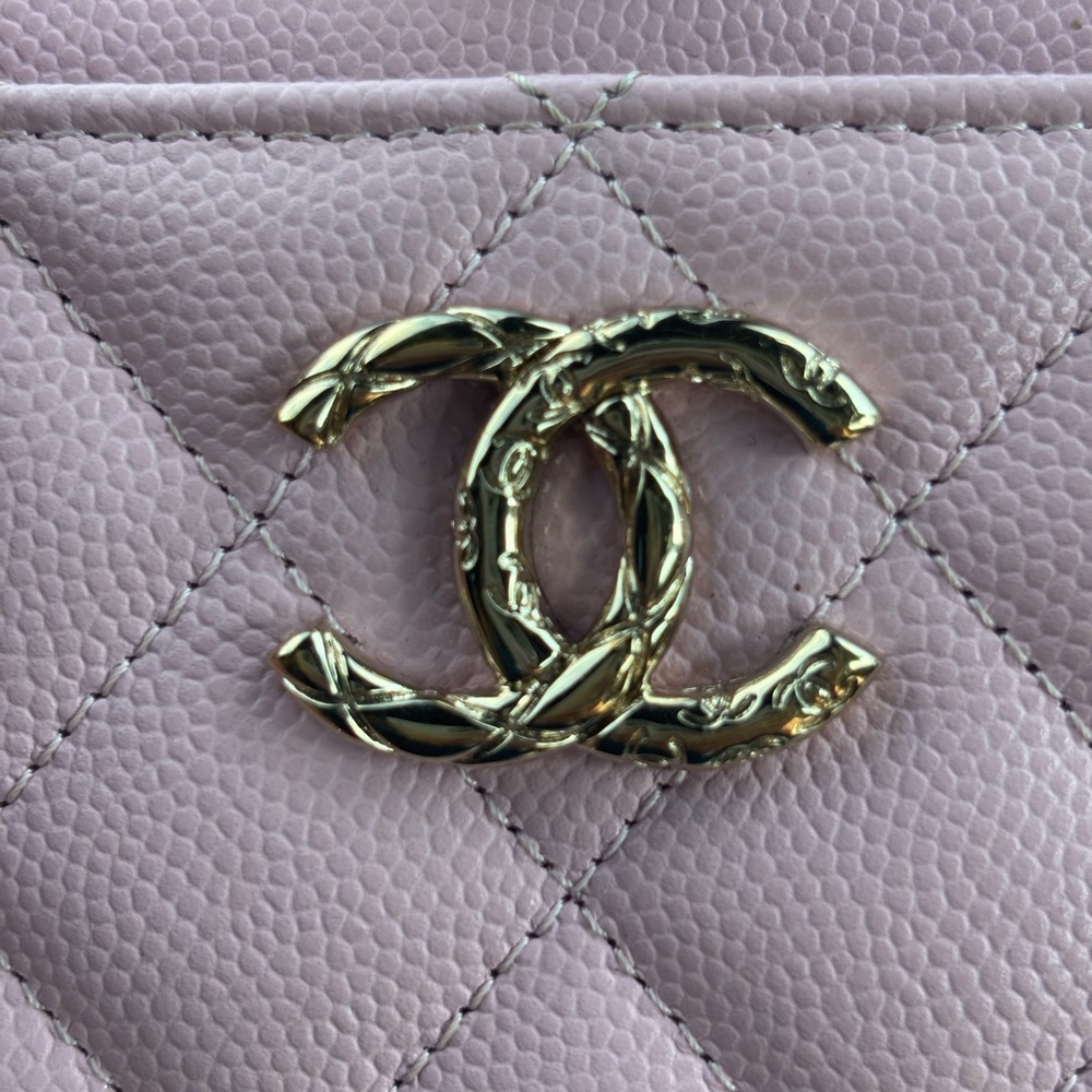 CHANEL Light Pink Quilted Card Case with Gold Logo - Picture 9 of 10